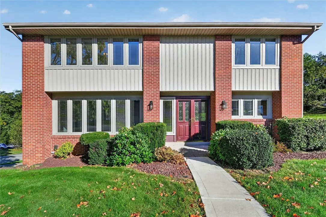 21 Scenic Dr, Coraopolis, PA 15108 - #1