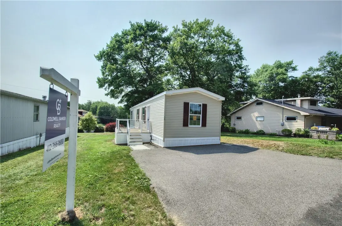 208 Cedar Ln, Valencia, PA 16059 - #1