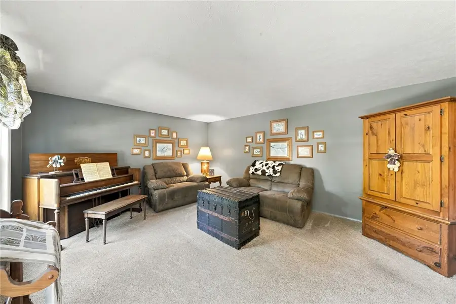 140 Slatewood Ct, Bethel Park, PA 15102 - #3