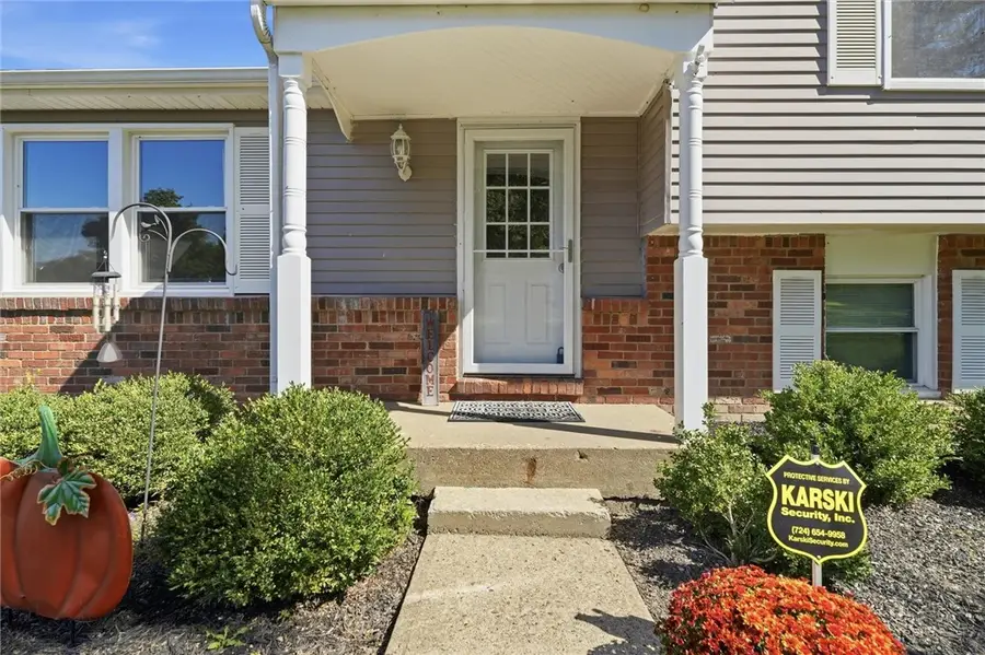 110 Glengarry Dr, Coraopolis, PA 15108 - #3