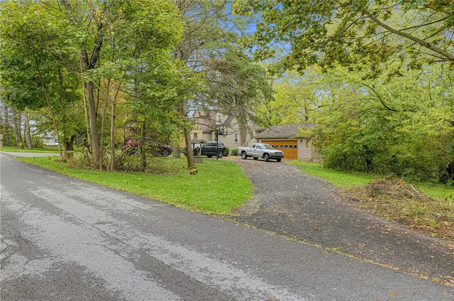 428 Lawnview Ave, New Castle, PA 16105 - #2