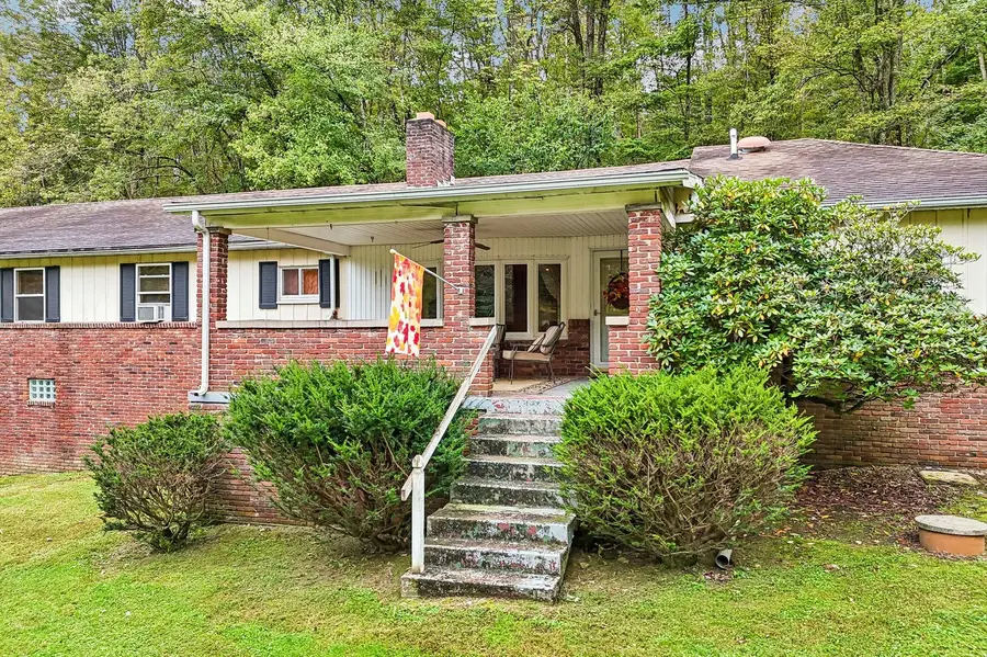 1164 Martin Rd, Clarksburg, PA 15725 - #3