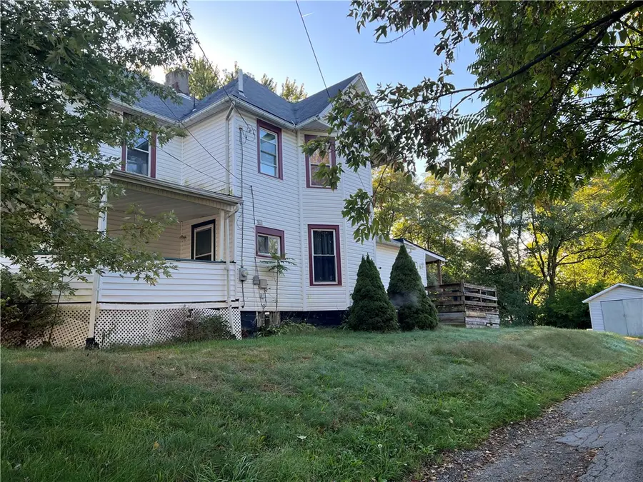 374 Harrison St, Sharon, PA 16146 - #2