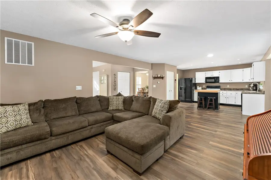 422 Sherwood Dr, Beaver, PA 15009 - #2