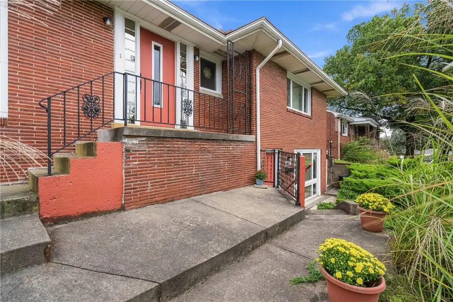 457 Longvue Dr, New Kensington, PA 15068 - #2