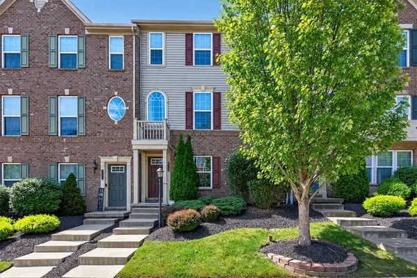 228 Thornapple Ln, Cranberry Twp, PA 16066