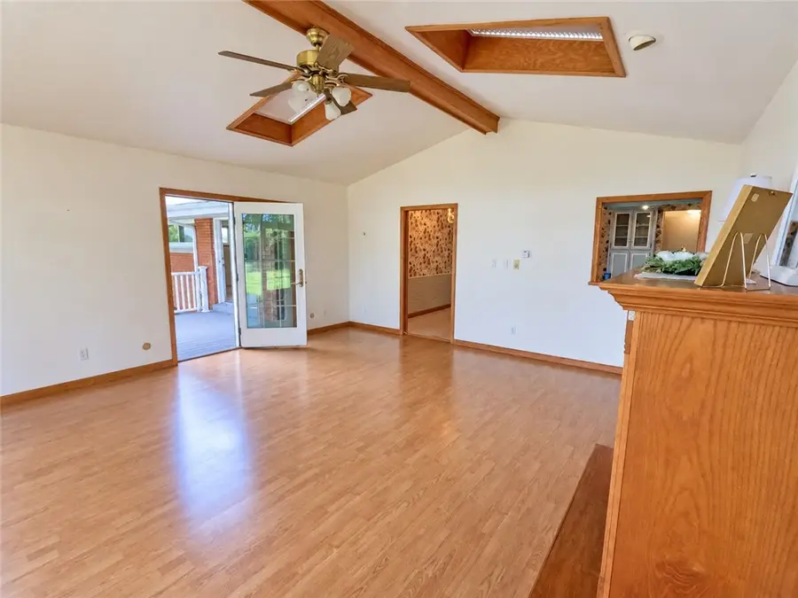 321 Comanche Dr, Belle Vernon, PA 15012 - #3
