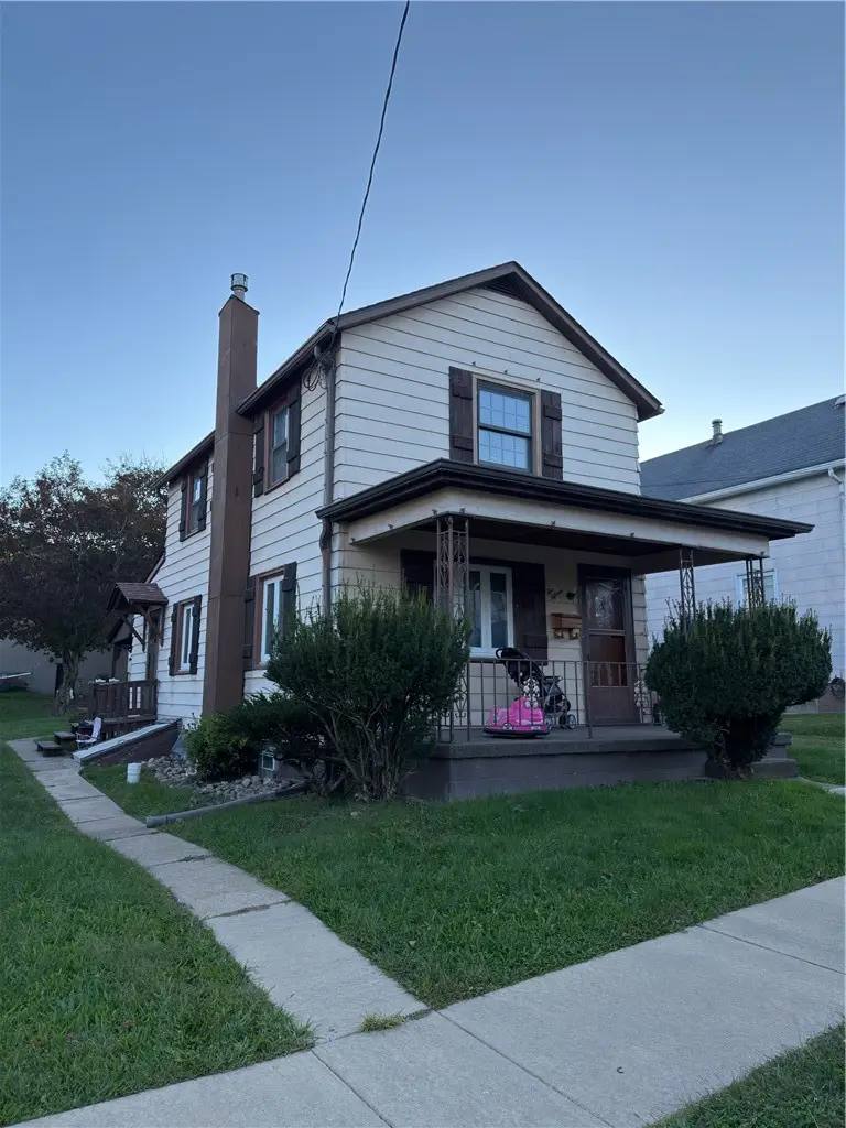 215 Lowell St, Vandergrift, PA 15690 - #2
