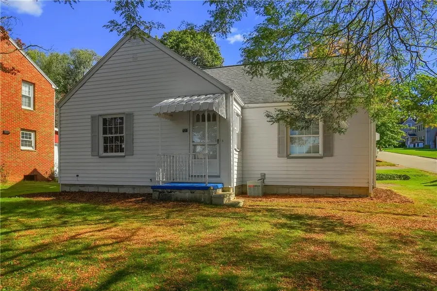 727 Pershing St, Ellwood City, PA 16117 - #2