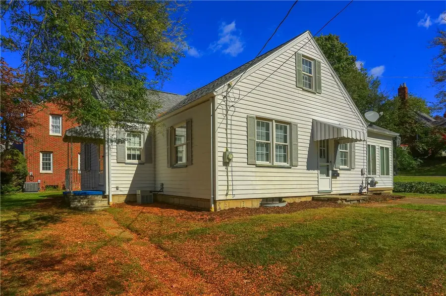 727 Pershing St, Ellwood City, PA 16117 - #3