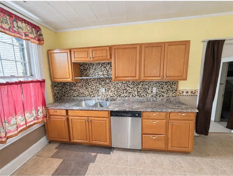 118-120 S Carnegie Ave, Connellsville, PA 15425 - #3