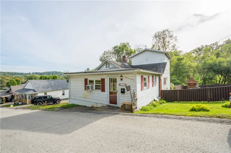 109 Saulters Ave, Bentleyville, PA 15314 - #2