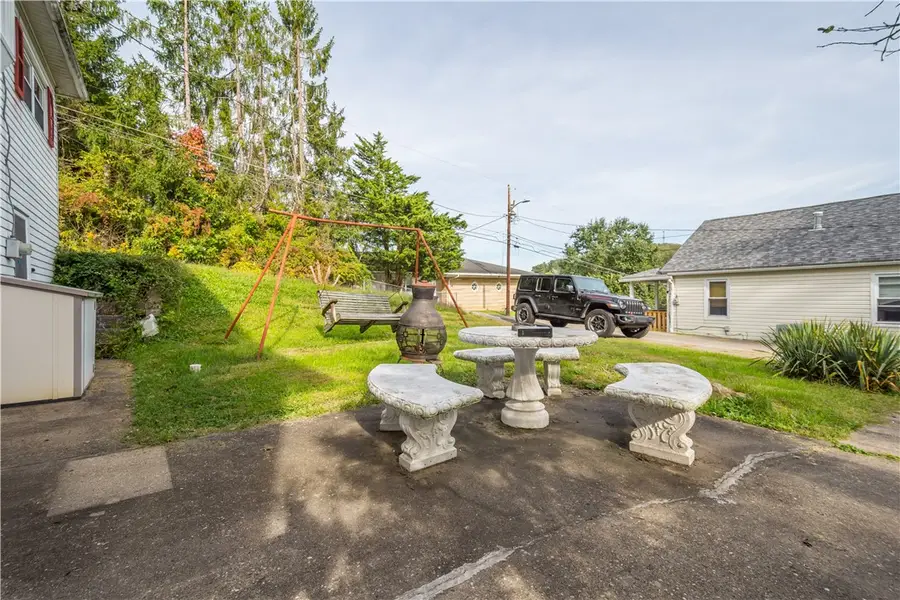 109 Saulters Ave, Bentleyville, PA 15314 - #3