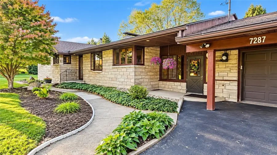 7287 Vine St, Enon Valley, PA 16120 - #2