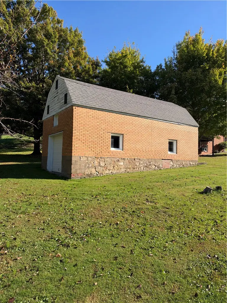 933 Youngstown Ridge Rd, Latrobe, PA 15650 - #3