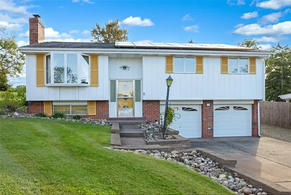 68 Suncrest Dr, Delmont, PA 15626