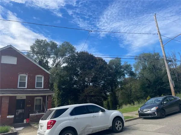380 Ohio Ave, Midland, PA 15059
