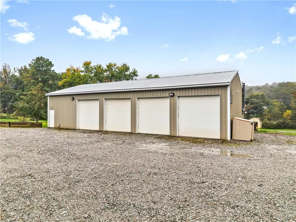 323 Crestview Dr, Acme, PA 15610 - #1
