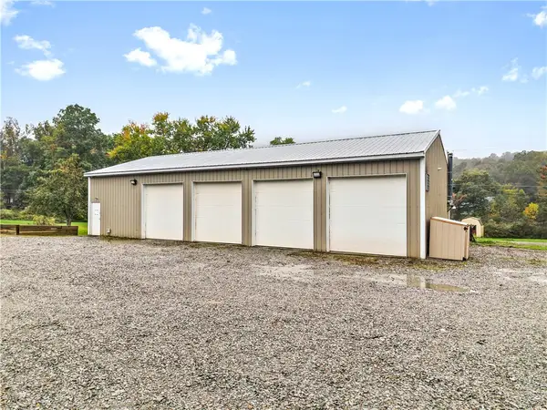 323 Crestview Dr, Acme, PA 15610