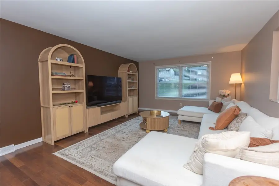 57 Norfolk Dr, Coraopolis, PA 15108 - #2