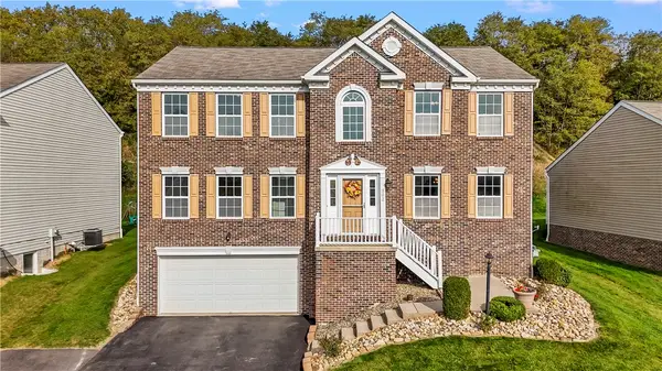 302 Summit Cir, Houston, PA 15342