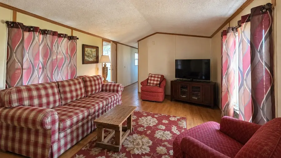 120 Indiana Avenue, Vandergrift, PA 15690 - #3