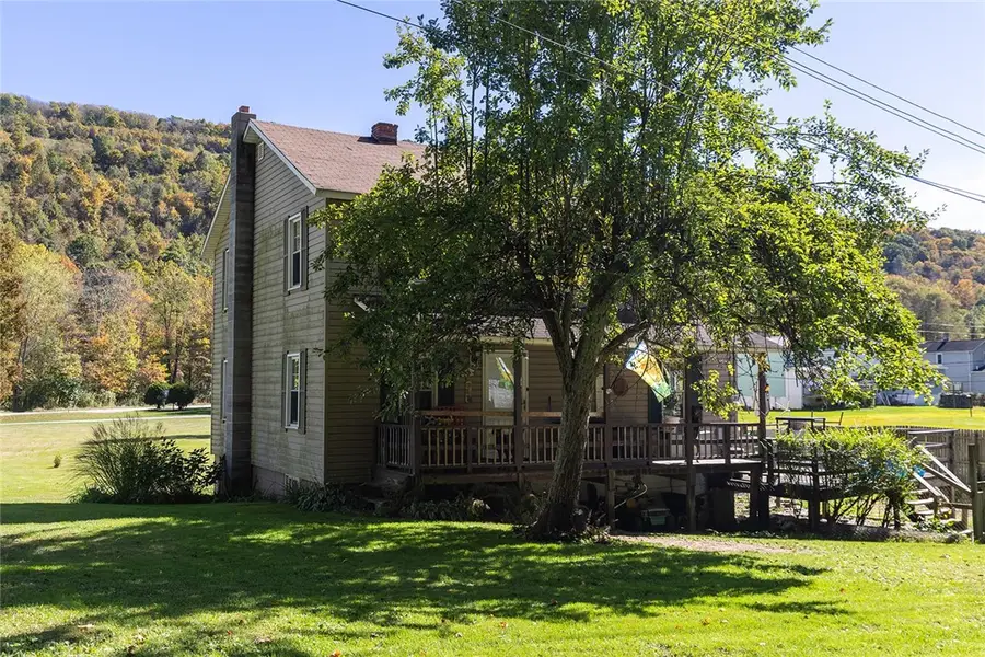 205 Back St, Hooversville, PA 15936 - #2
