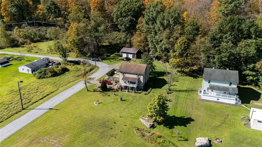 205 Back St, Hooversville, PA 15936 - #3