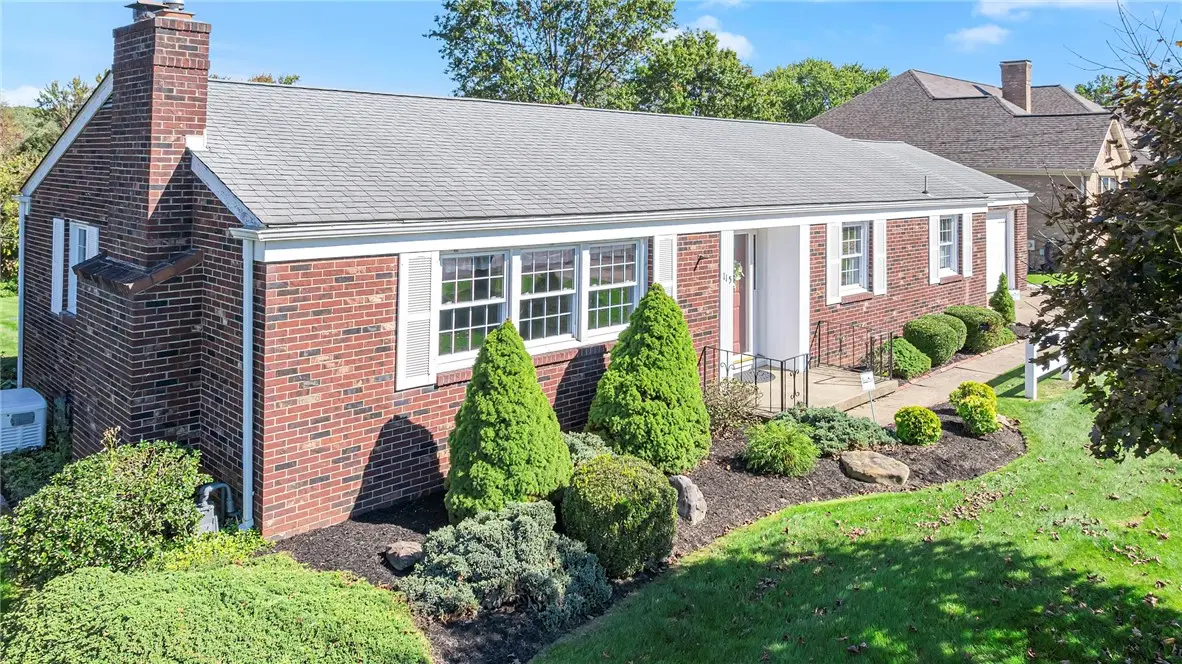 115 Fairfield Dr, New Brighton, PA 15066 - #1