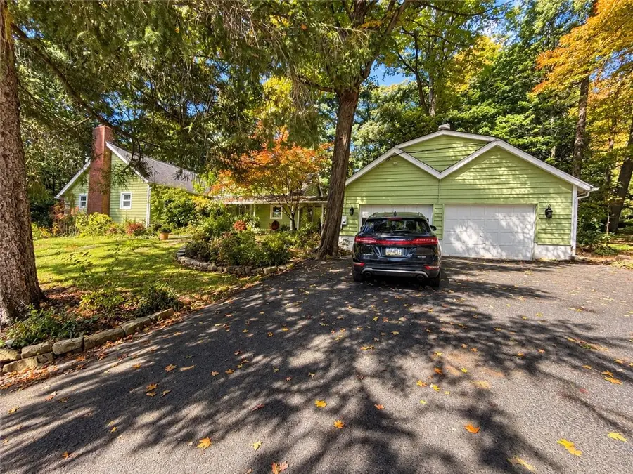 201 Woodland Dr, New Castle, PA 16105 - #2