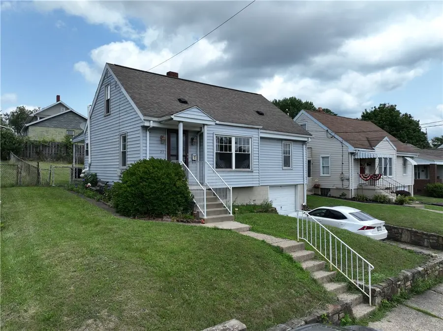 29 Crest St, Uniontown, PA 15401 - #2