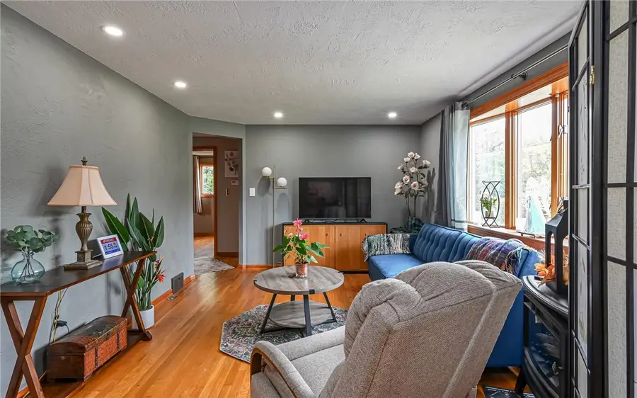 225 Rolling Dr, Pittsburgh, PA 15229 - #3