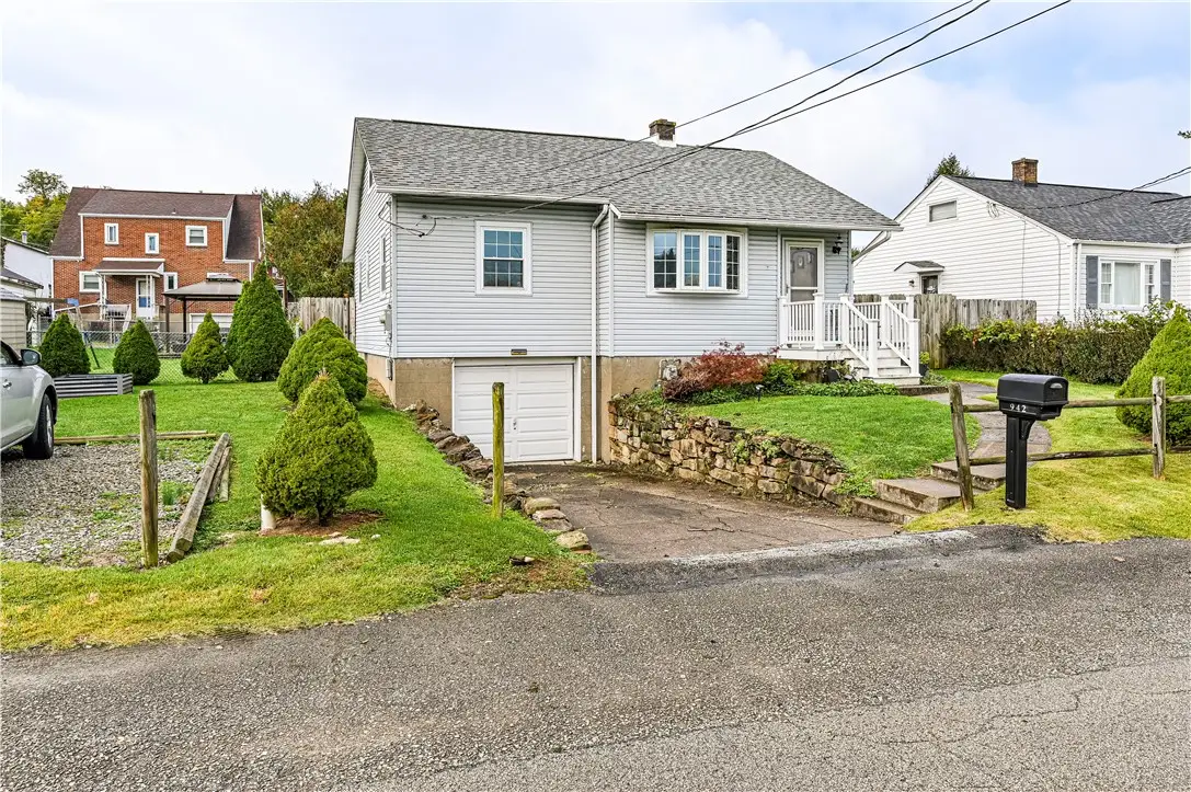 942 Razzando, Belle Vernon, PA 15012 - #1
