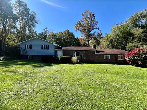899 New Galilee Rd, New Galilee, PA 16141
