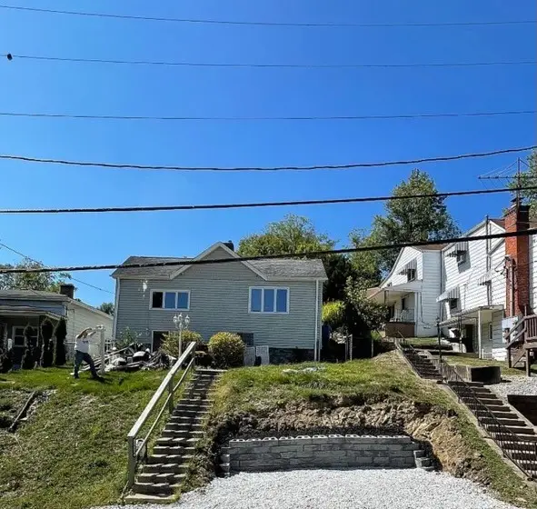 5926 Curry Rd, Pittsburgh, PA 15236