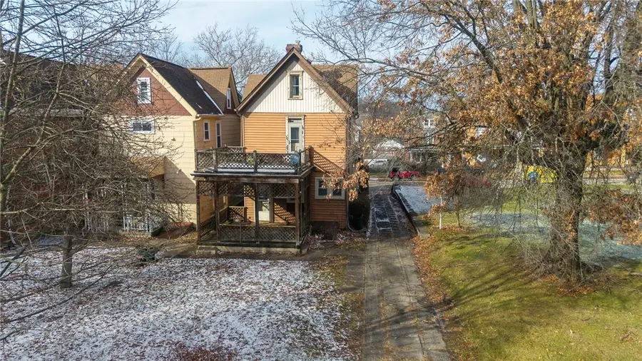 222 N 2nd St, Jeannette, PA 15644 - #3