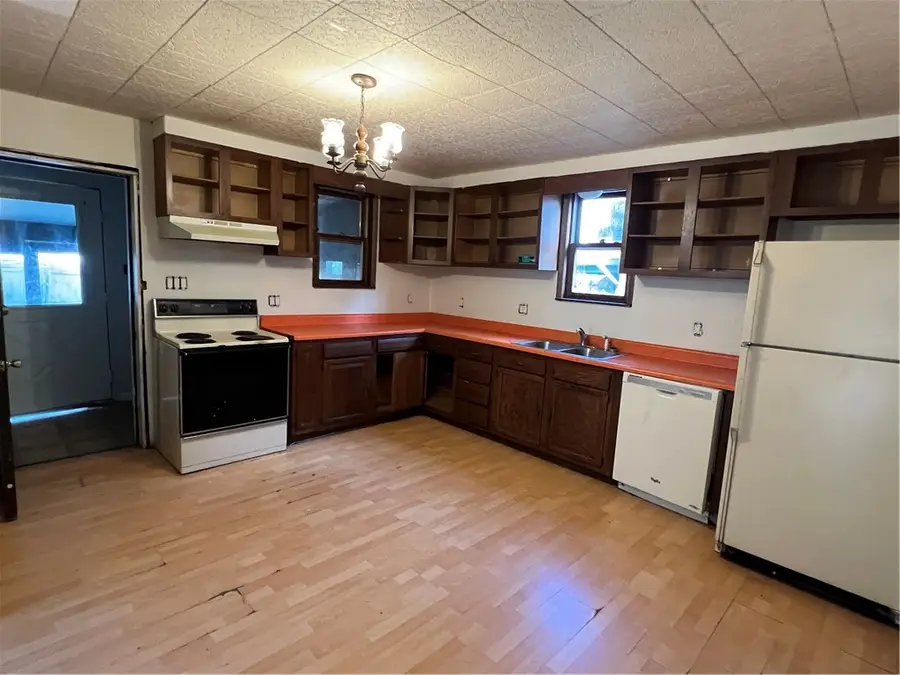 385 Pennsylvania Ave, Rochester, PA 15074 - #2