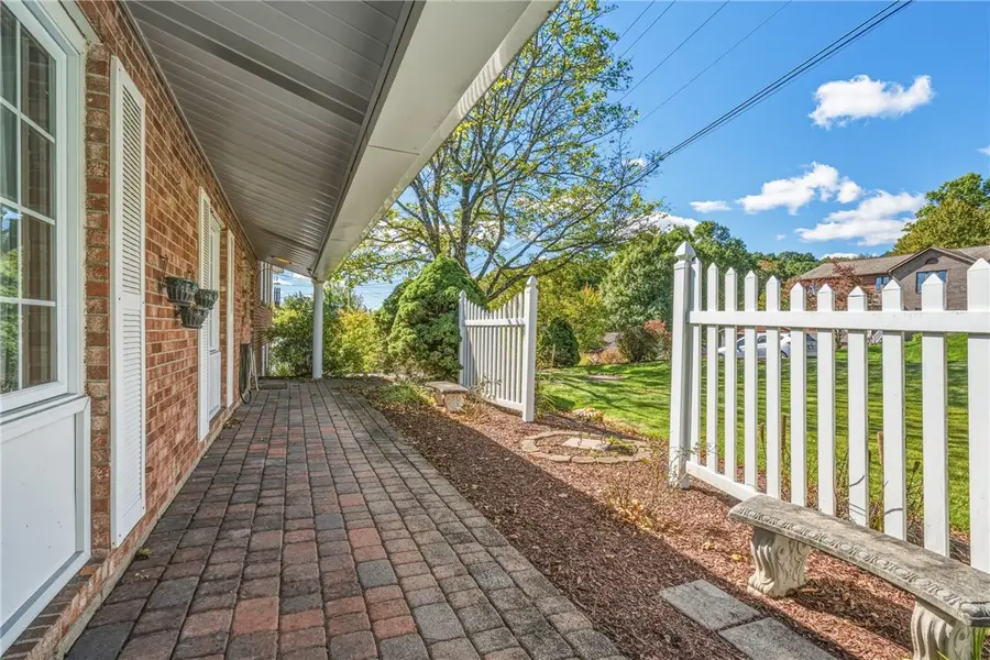 305 Banbury Ln, Natrona Heights, PA 15065 - #3
