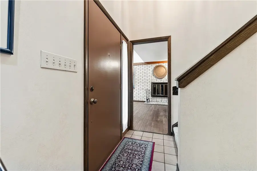 1049 Lindendale Dr, Pittsburgh, PA 15243 - #3