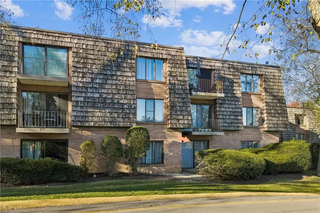 1113 Forest Green Dr, Coraopolis, PA 15108 - #1