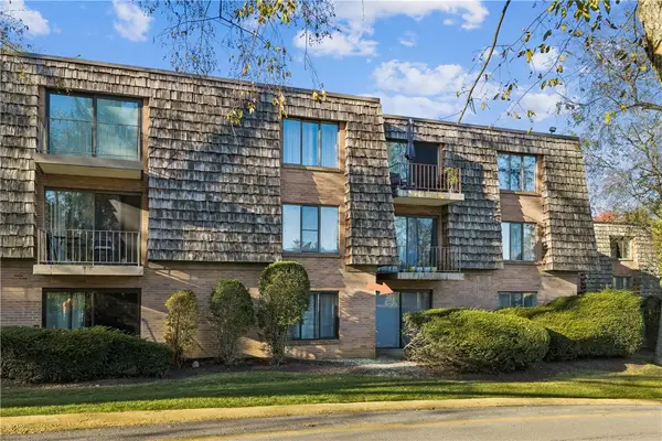 1113 Forest Green Dr, Coraopolis, PA 15108