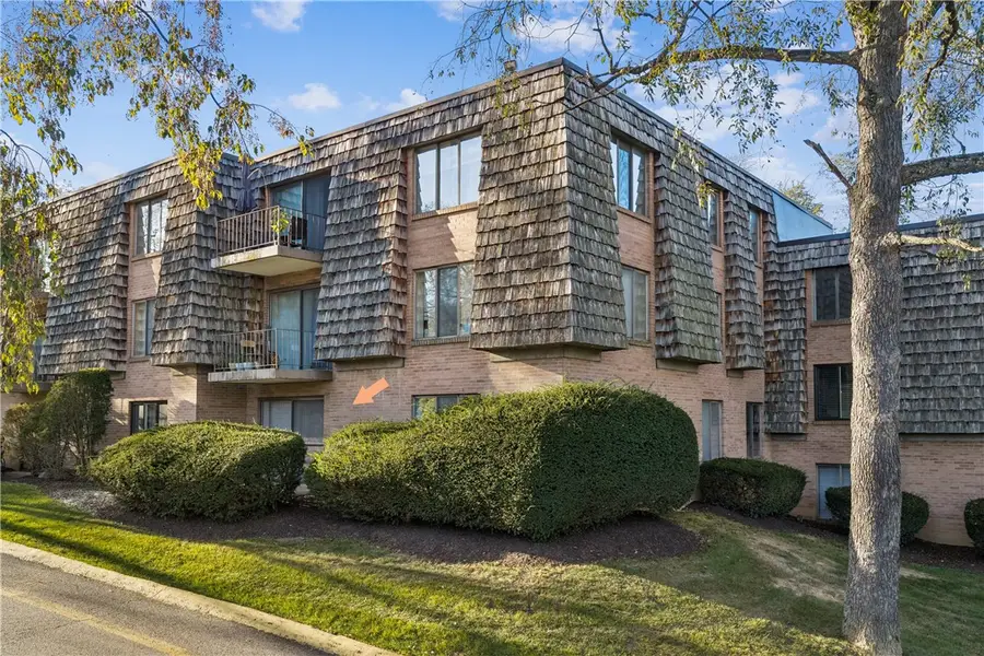 1113 Forest Green Dr, Coraopolis, PA 15108 - #2