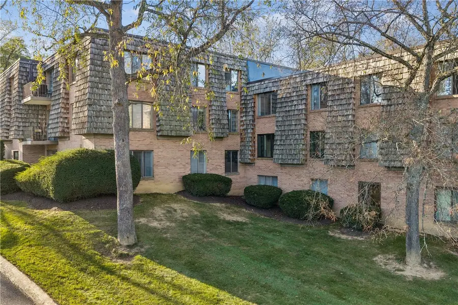 1113 Forest Green Dr, Coraopolis, PA 15108 - #3