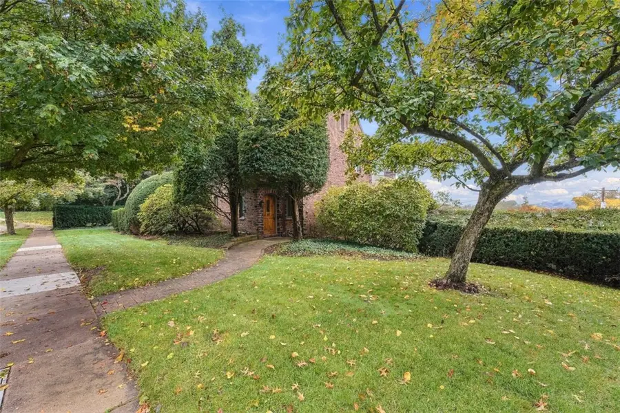 342 Parker Dr, Pittsburgh, PA 15216 - #2