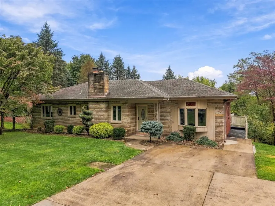 205 Woodside Dr, Washington, PA 15301 - #2
