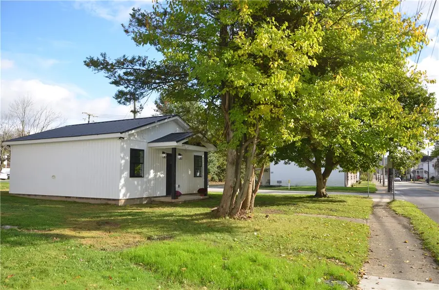 811 S Pittsburgh St, Connellsville, PA 15425 - #2