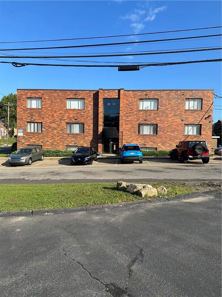 945 Washington Ave, Carnegie, PA 15106 - #1