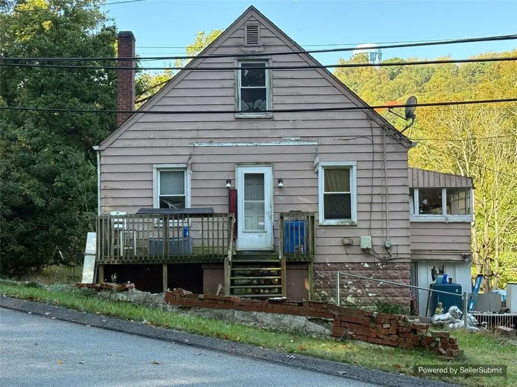 292 Saunders Station Rd, Trafford, PA 15085 - #1