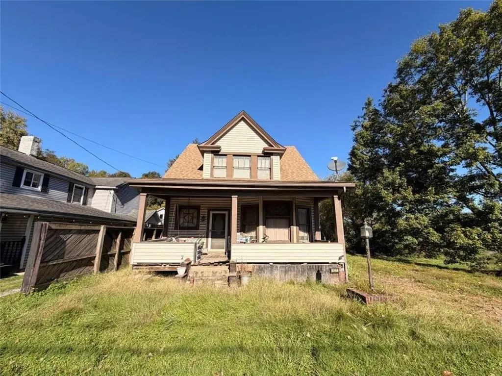 927 Clyde St, Wampum, PA 16157 - #1