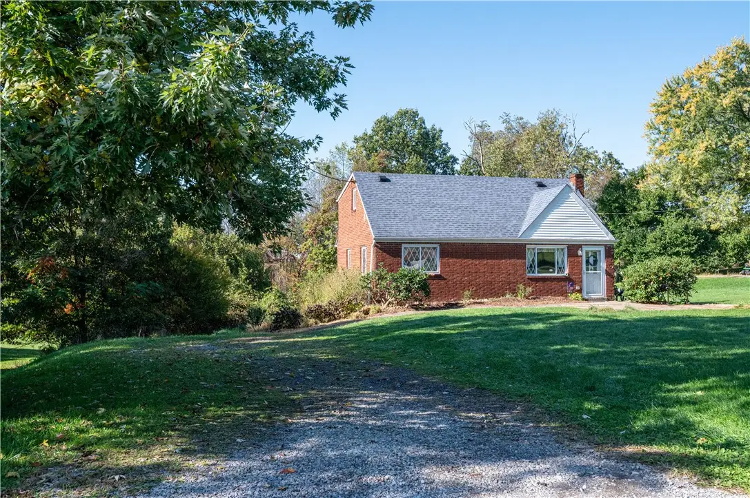 300 W Fenn Dr, Gibsonia, PA 15044 - #1